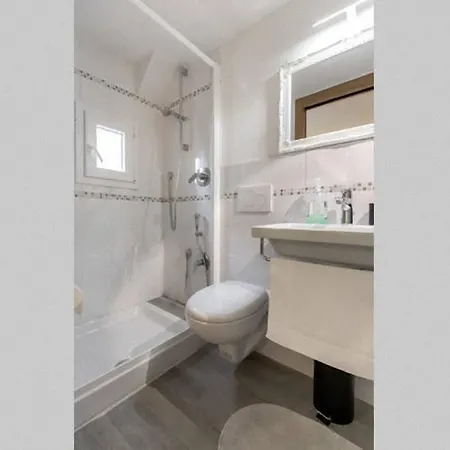 Roommo Carmine Florencia