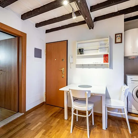 Roommo Carmine Florencia